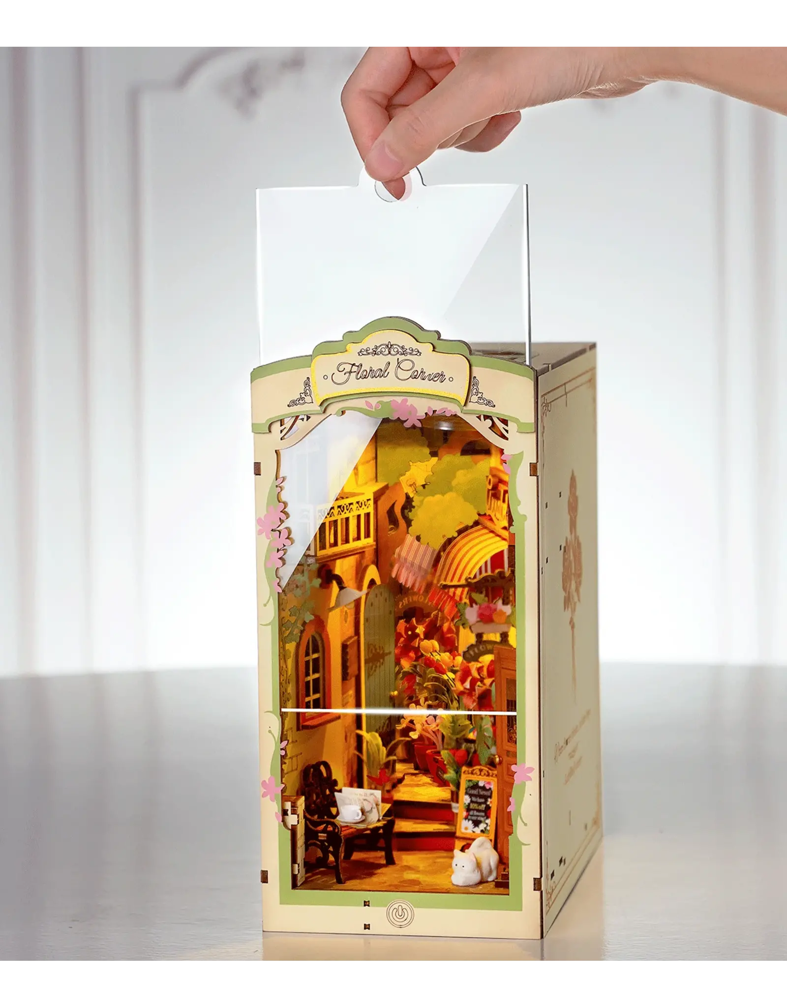 Rolife Floral Corner - Coin Fleuri (Book Nook) TGB09 - Rolife DIY Miniature Dollhouse