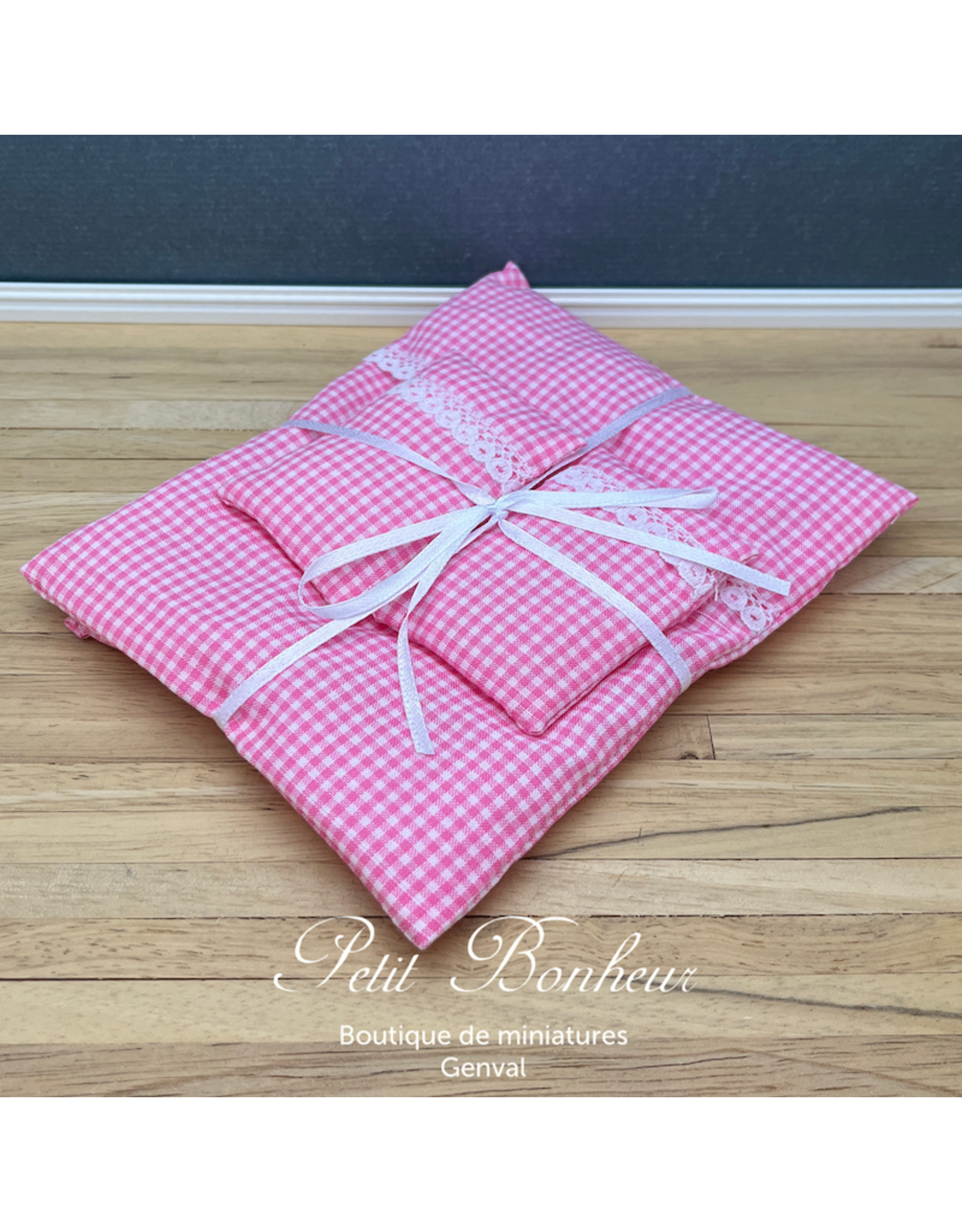 Draps roses & oreillers miniatures 1:12