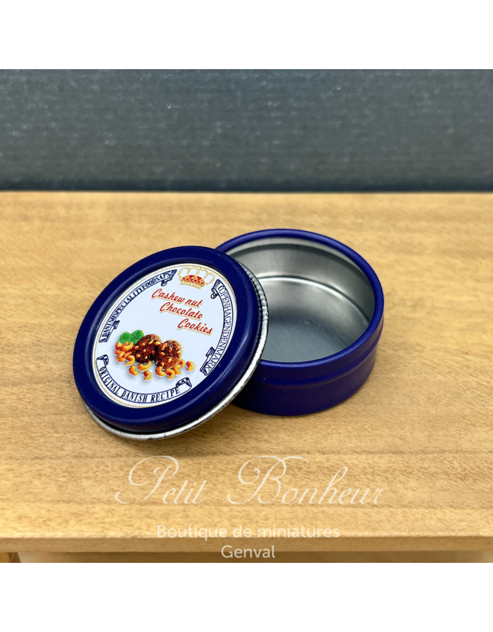 Boîte de cookies au chocolat et noix de cajou