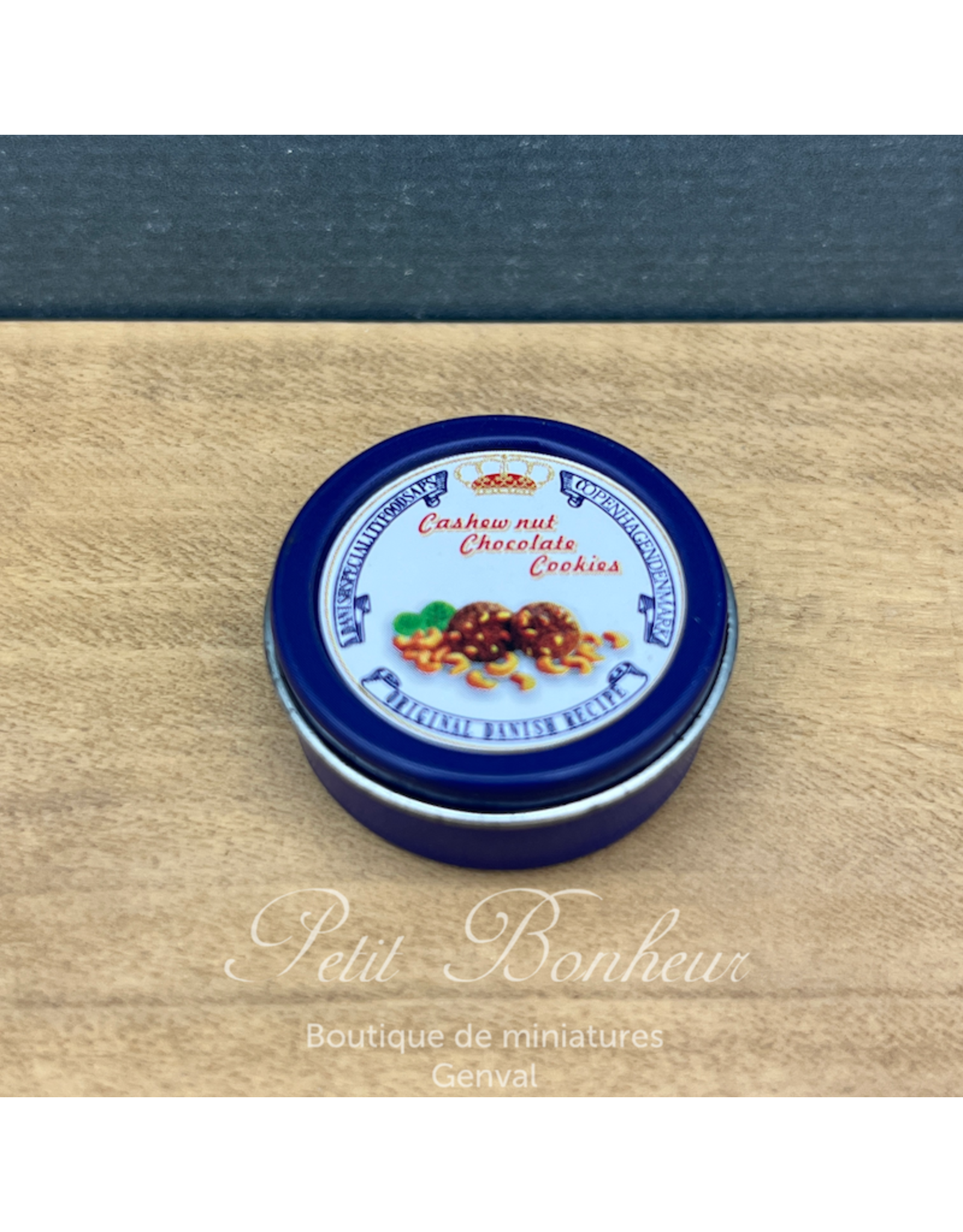 Boîte de cookies au chocolat et noix de cajou