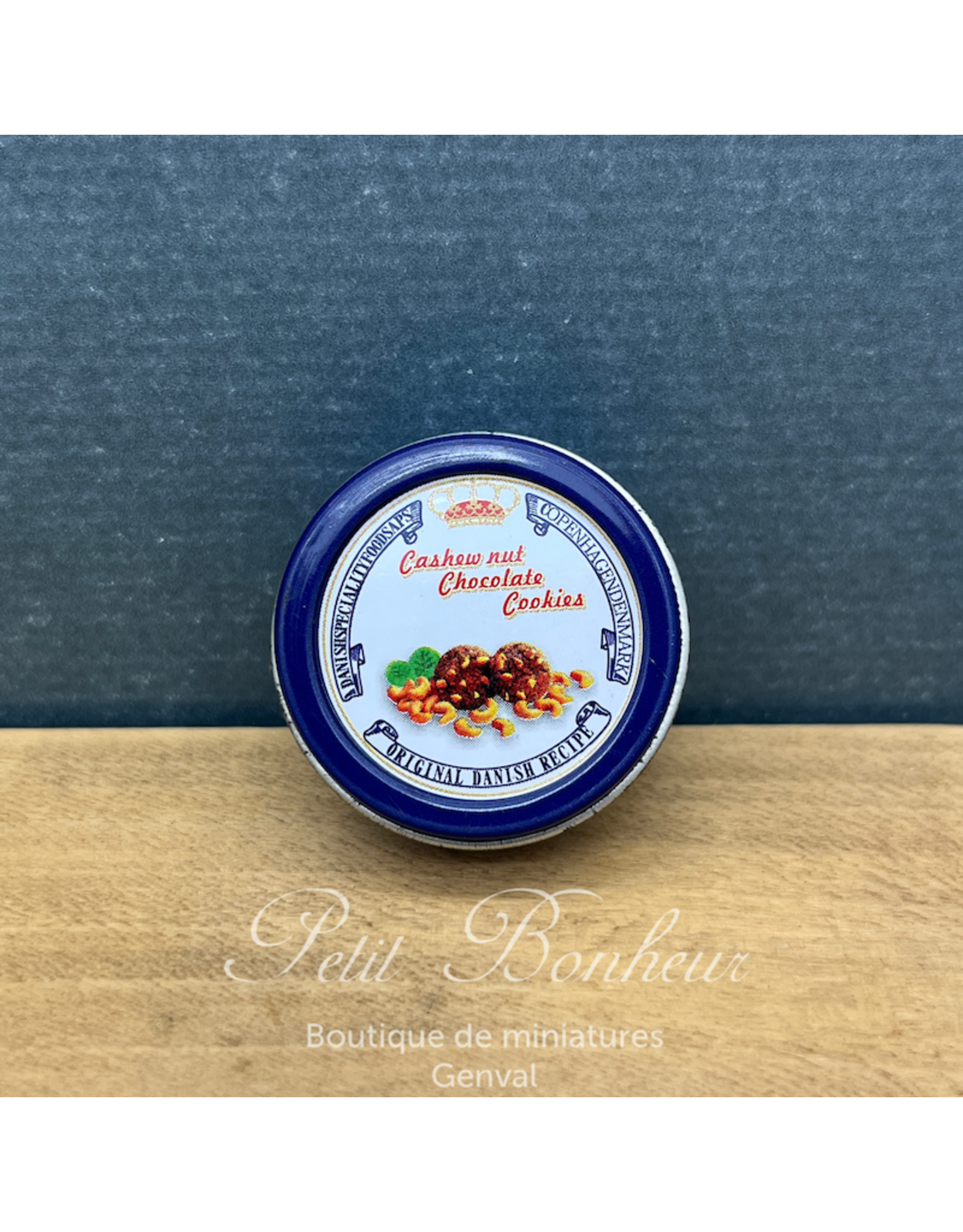 Boîte de cookies au chocolat et noix de cajou