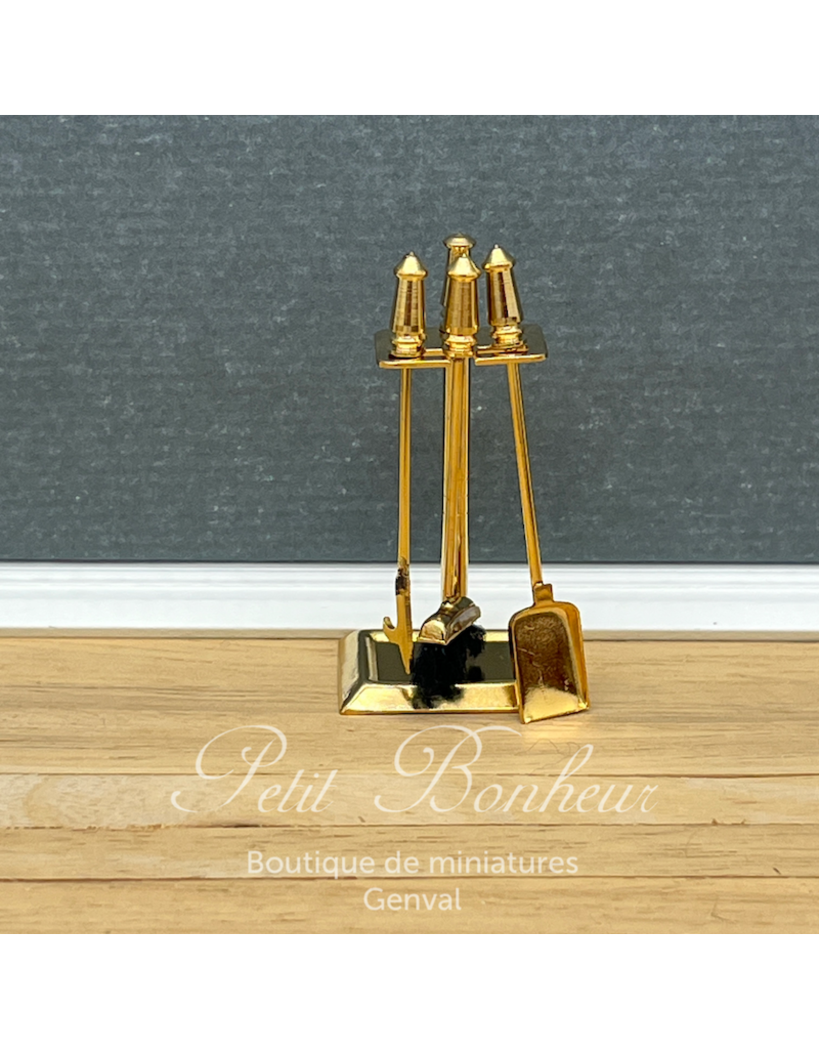 Outils dorés pour feu ouvert & support miniature 1:12