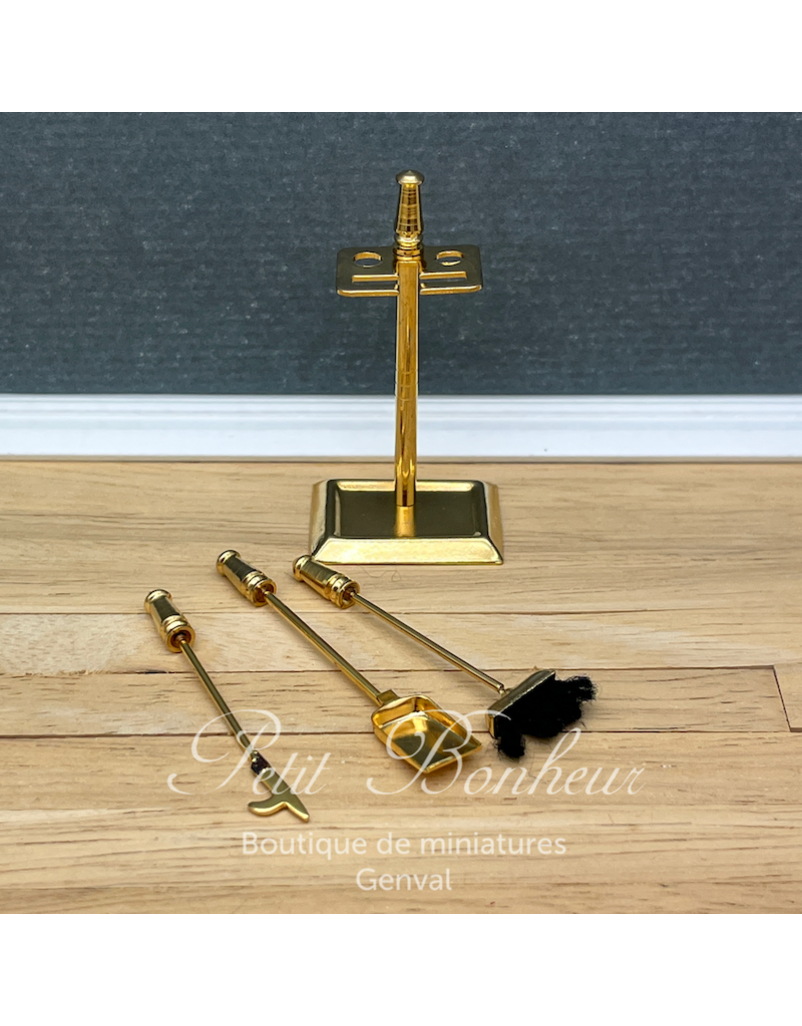 Outils dorés pour feu ouvert & support miniature 1:12