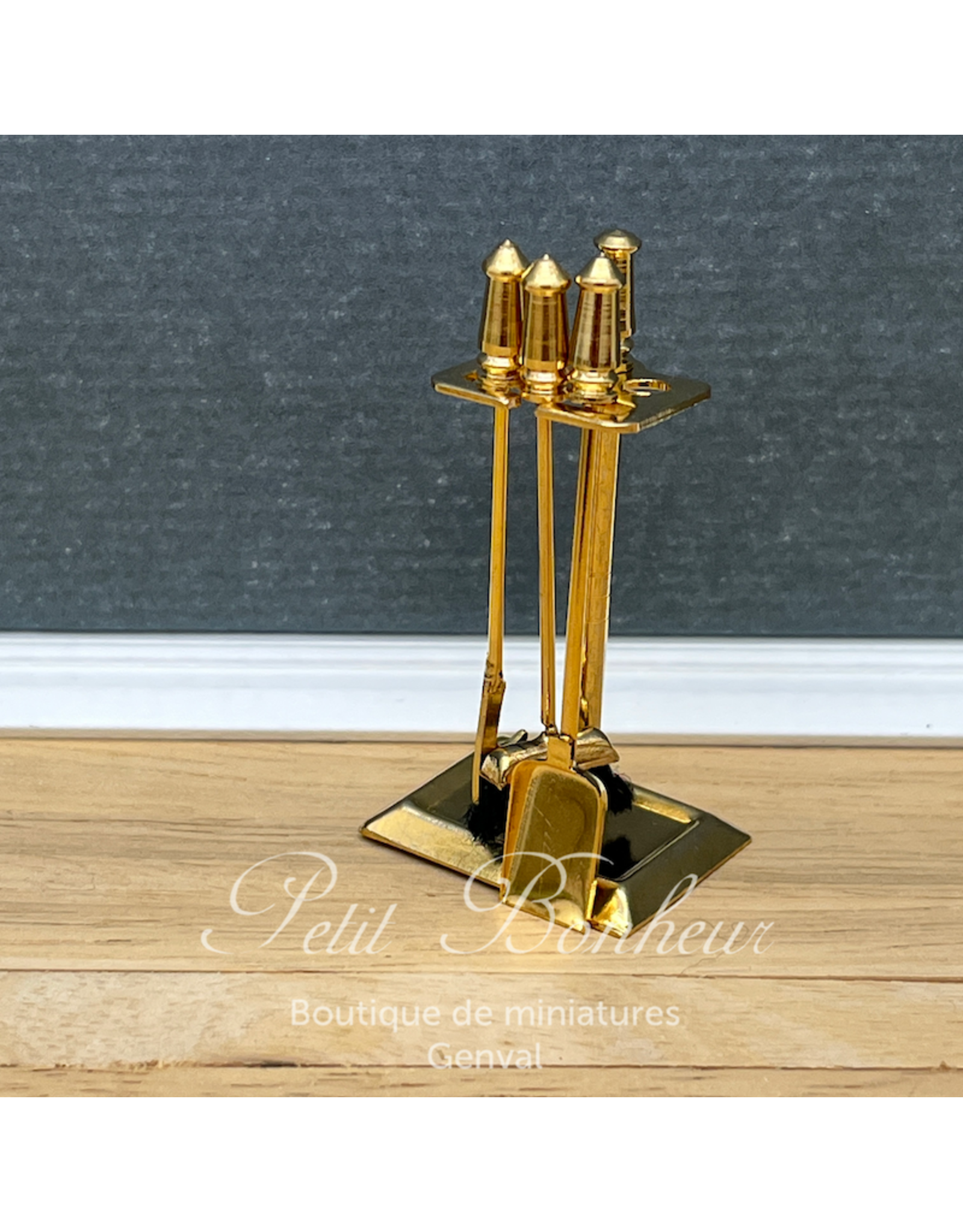 Outils dorés pour feu ouvert & support miniature 1:12