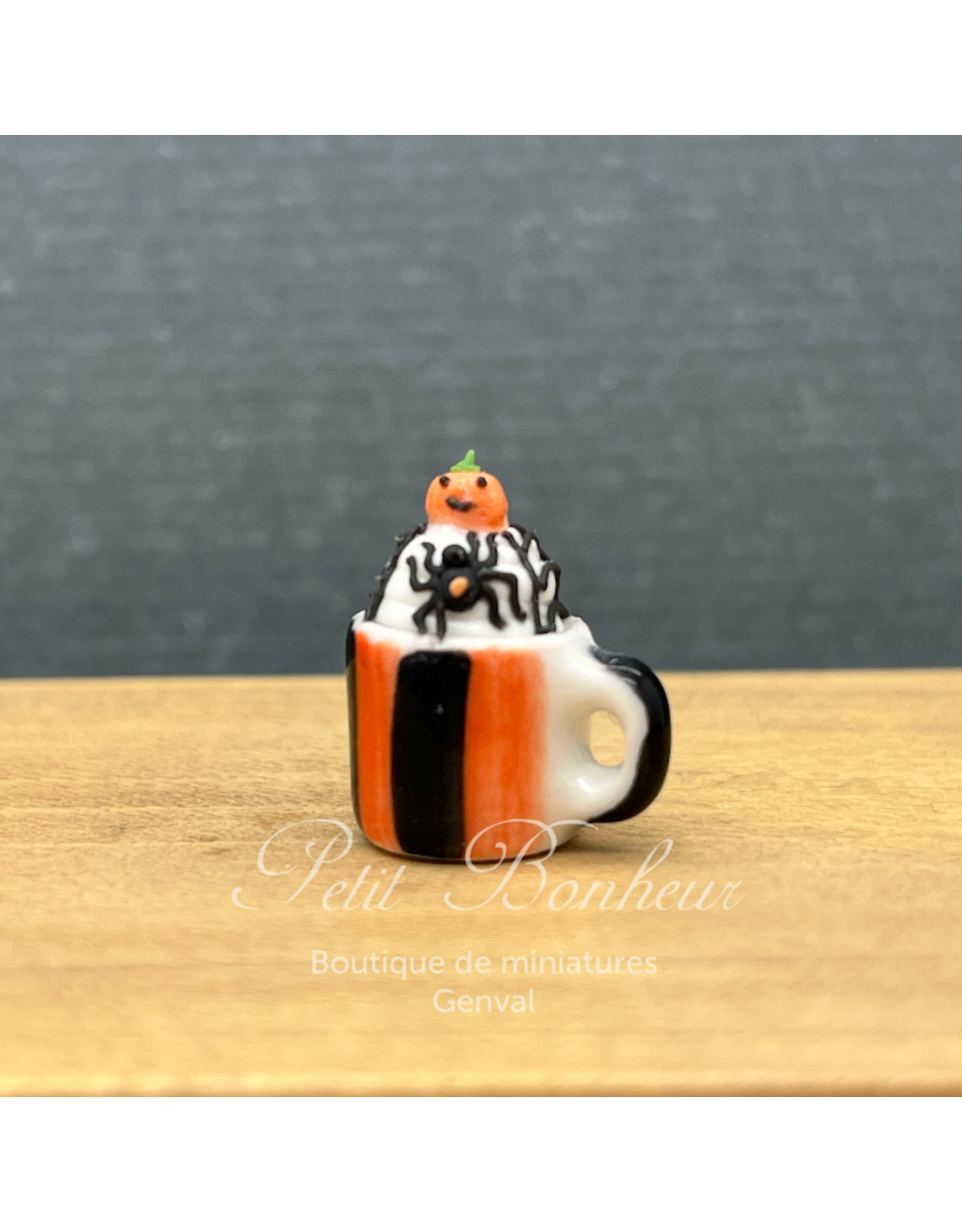 Mug noir & orange cup cake d'Halloween, miniature 1:12