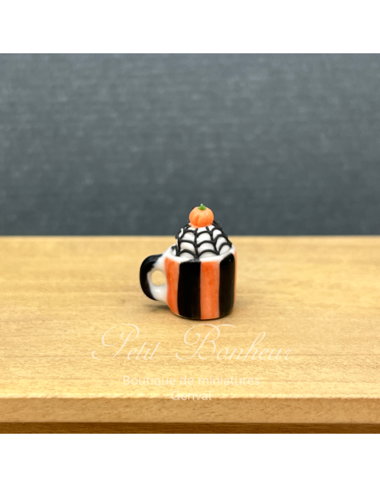 Mug noir & orange cup cake d'Halloween, miniature 1:12