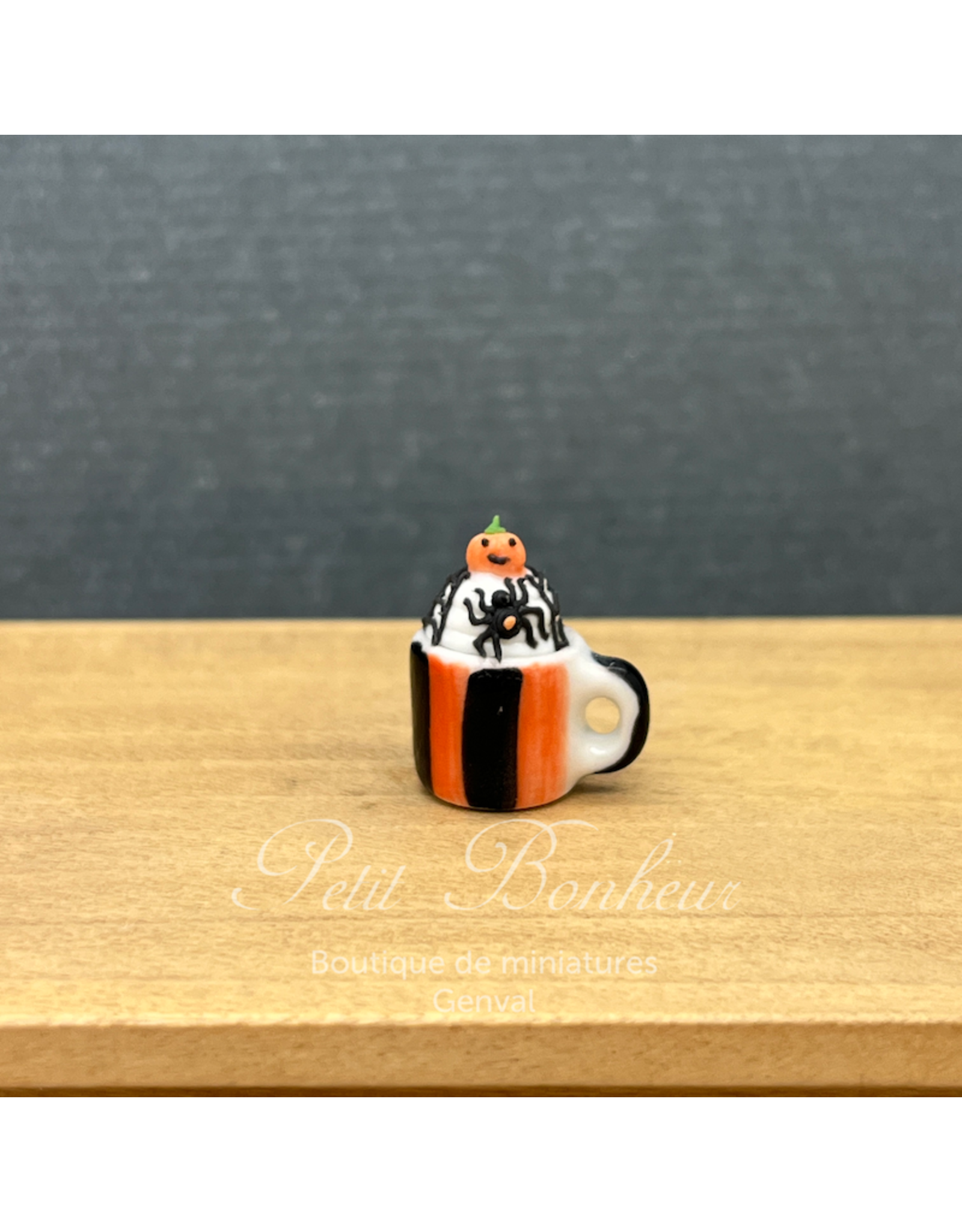Mug noir & orange cup cake d'Halloween, miniature 1:12