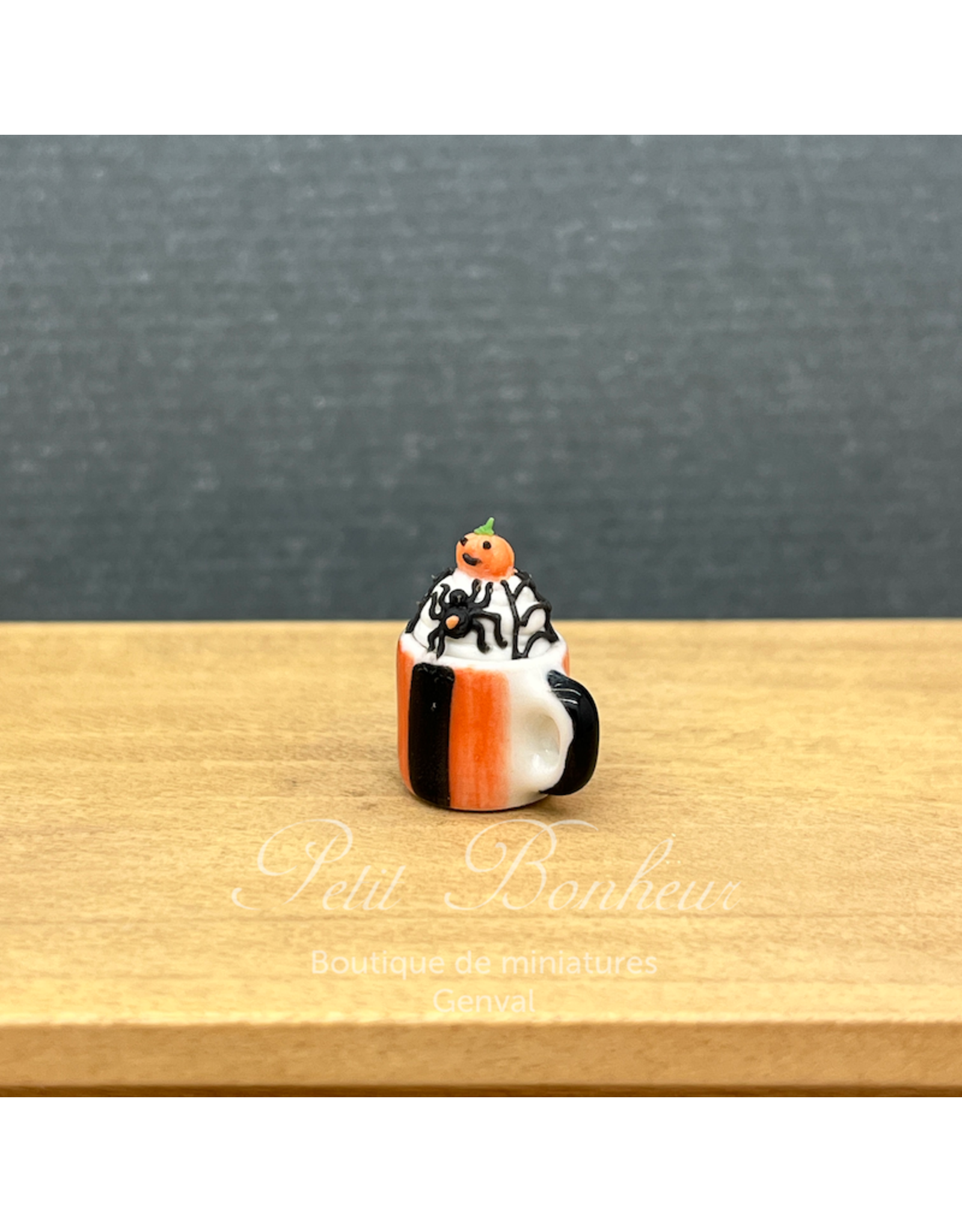 Mug noir & orange cup cake d'Halloween, miniature 1:12