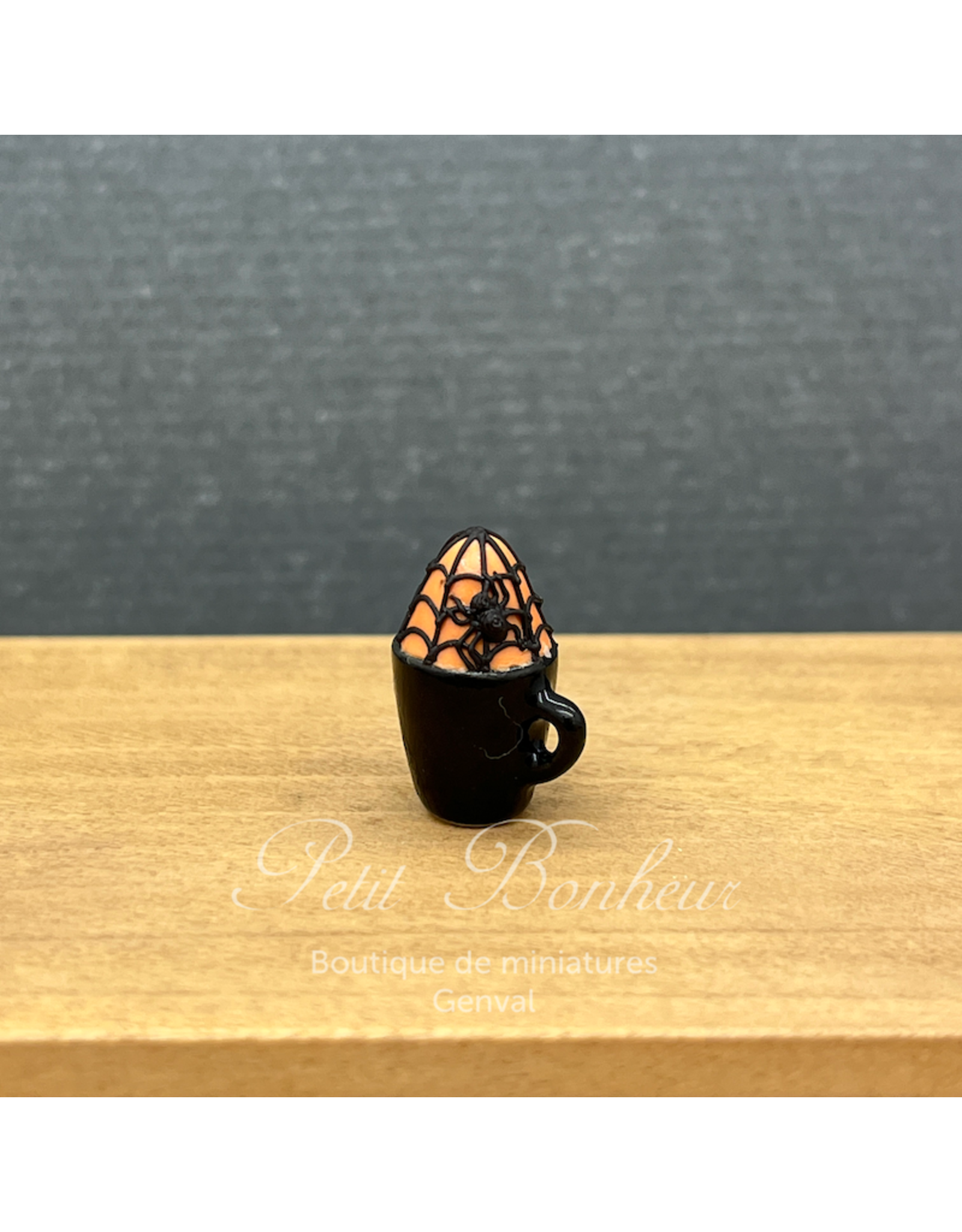Mug noir cup cake Halloween araignée