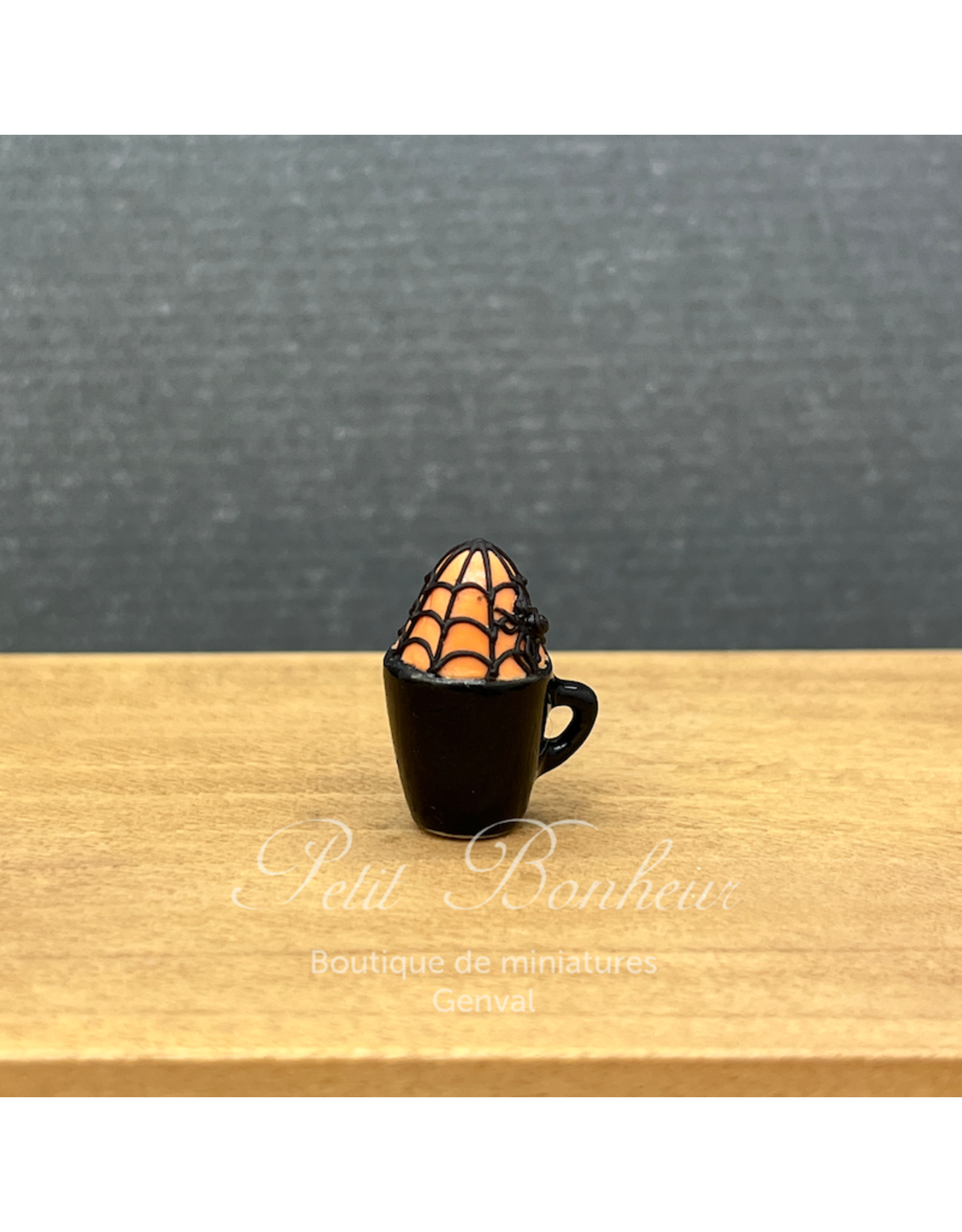 Mug noir cup cake Halloween araignée