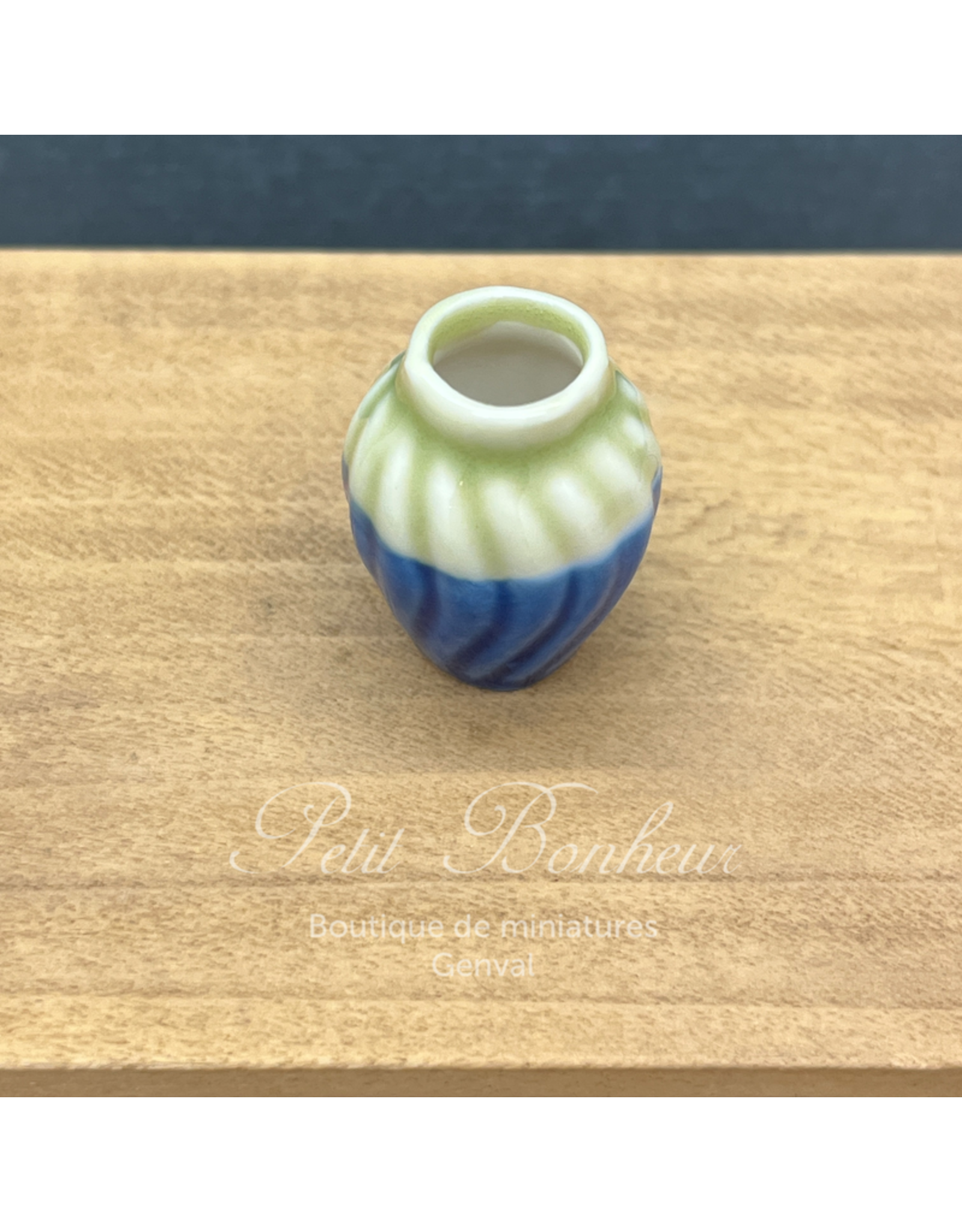 Vase bleu 2 tons miniature 1:12