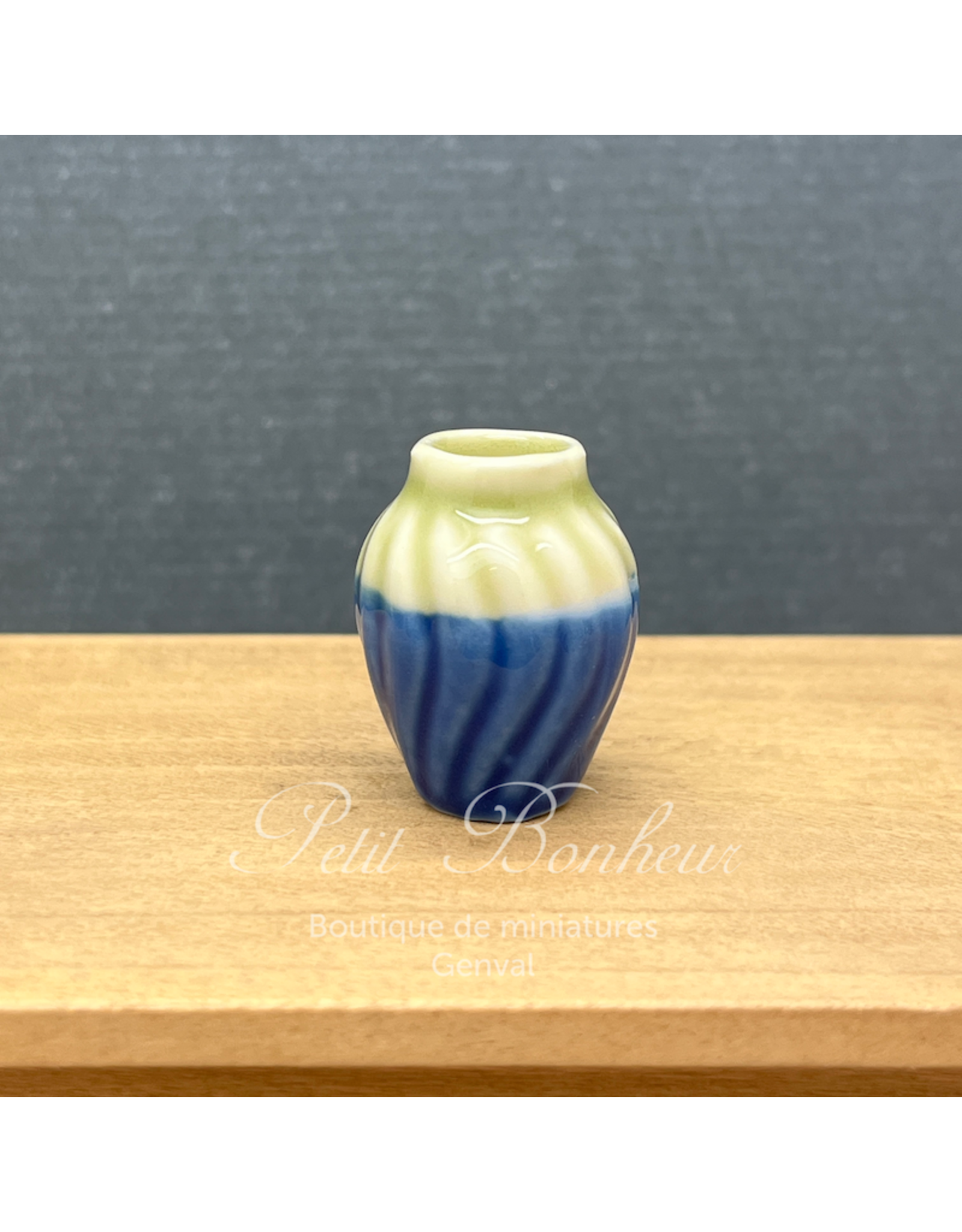 Vase bleu 2 tons miniature 1:12
