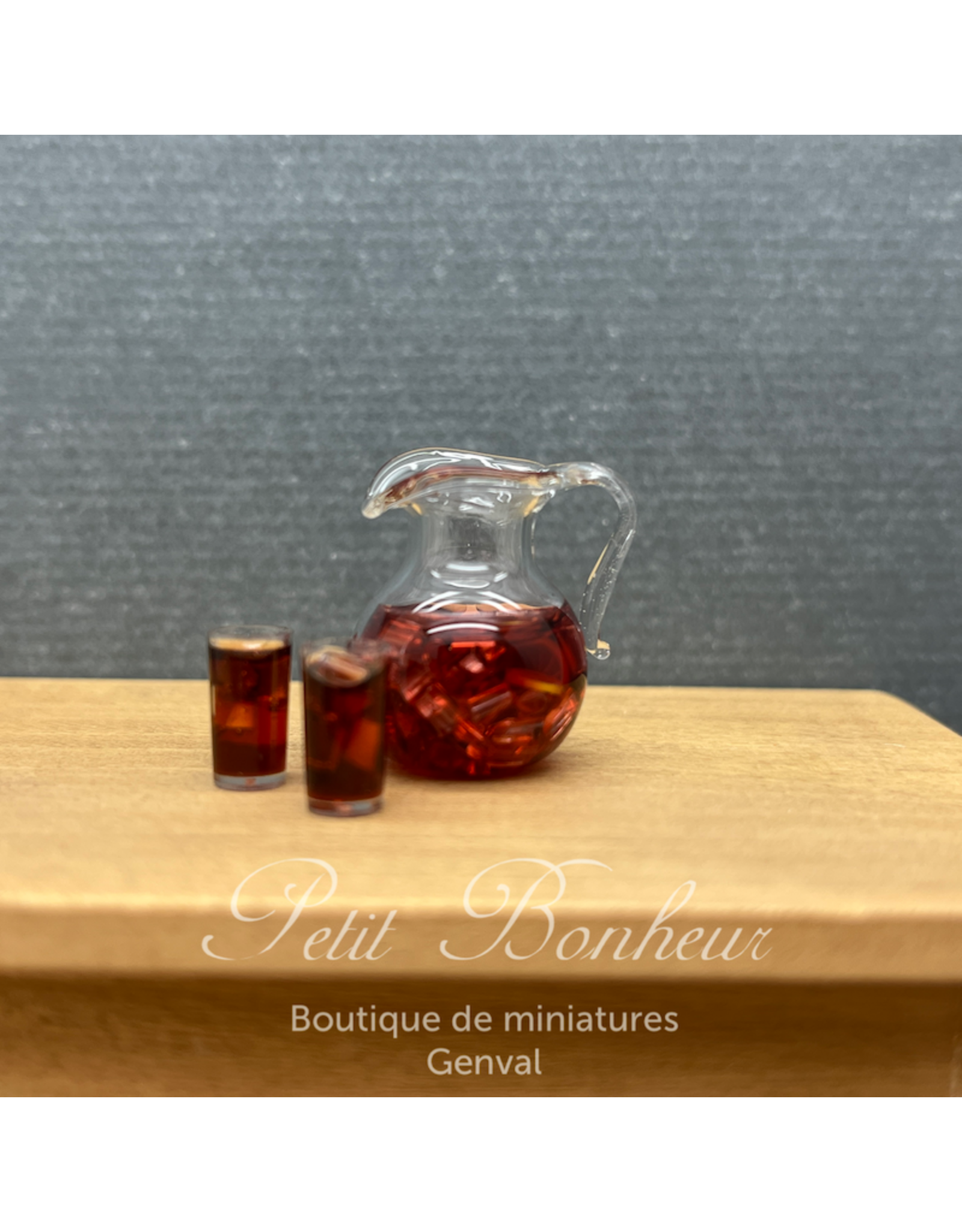Town Square Miniatures Cruche de thé glacé avec 2 verres (miniature 1/12)