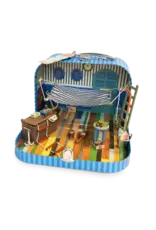 The Mouse Mansion Valise chambre de grand père Marin  maison de souris à assembler Opa Zeeman – univers miniature créatif transportableLa Maison des Souris à Emporter - La Cabine du Grand-Père Marin