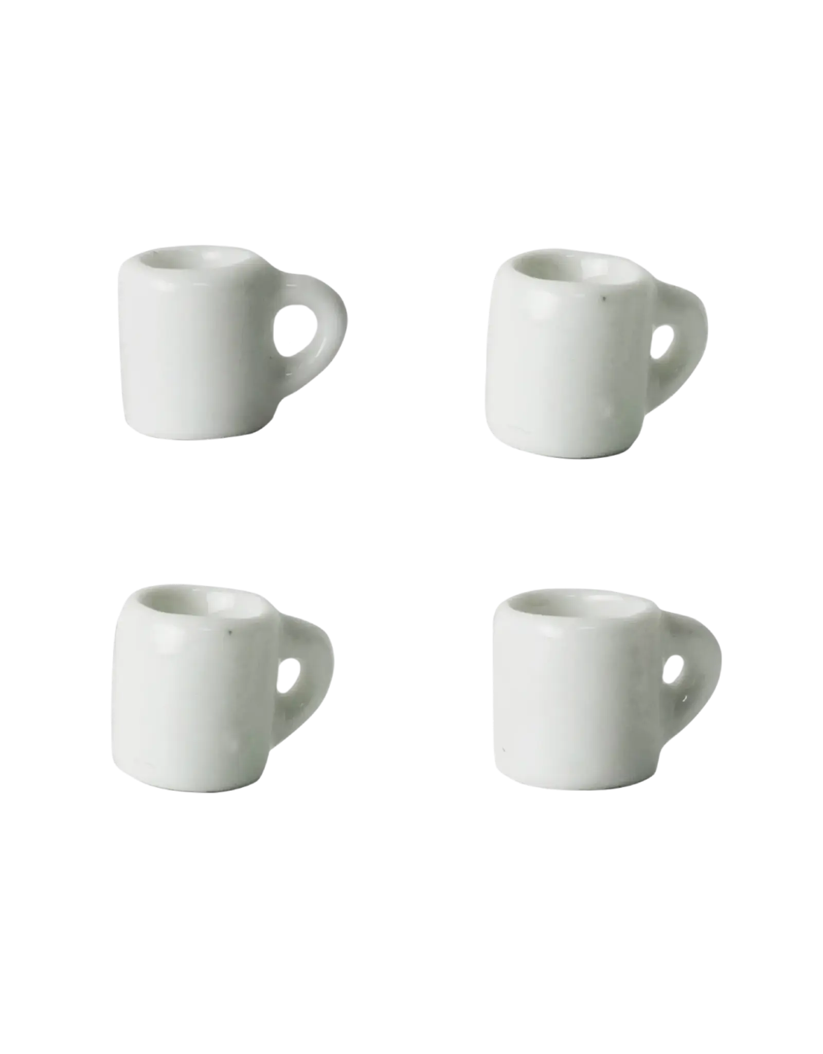 The Mouse Mansion De leukste kleine mini's om jouw zelfgemaakte Muizenhuis mee aan te kleden! Dek de tafel van jouw eetkamer met deze bekers, of zet er eentje op een bijzettafeltje met een krantje erbij. Ook doet een beker het super goed in de badkamer met een tandenborste