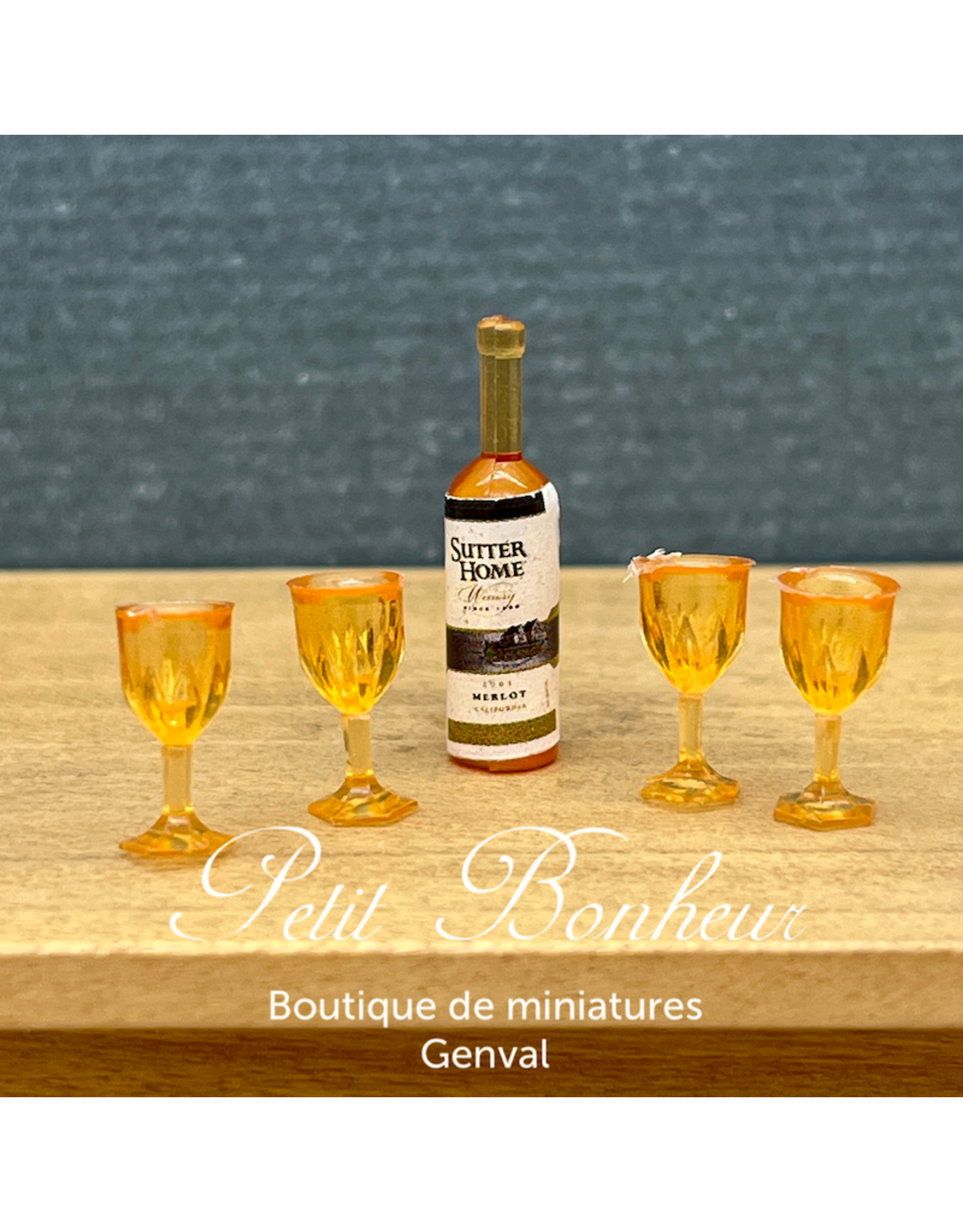 Bouteille de vin et 4 verres