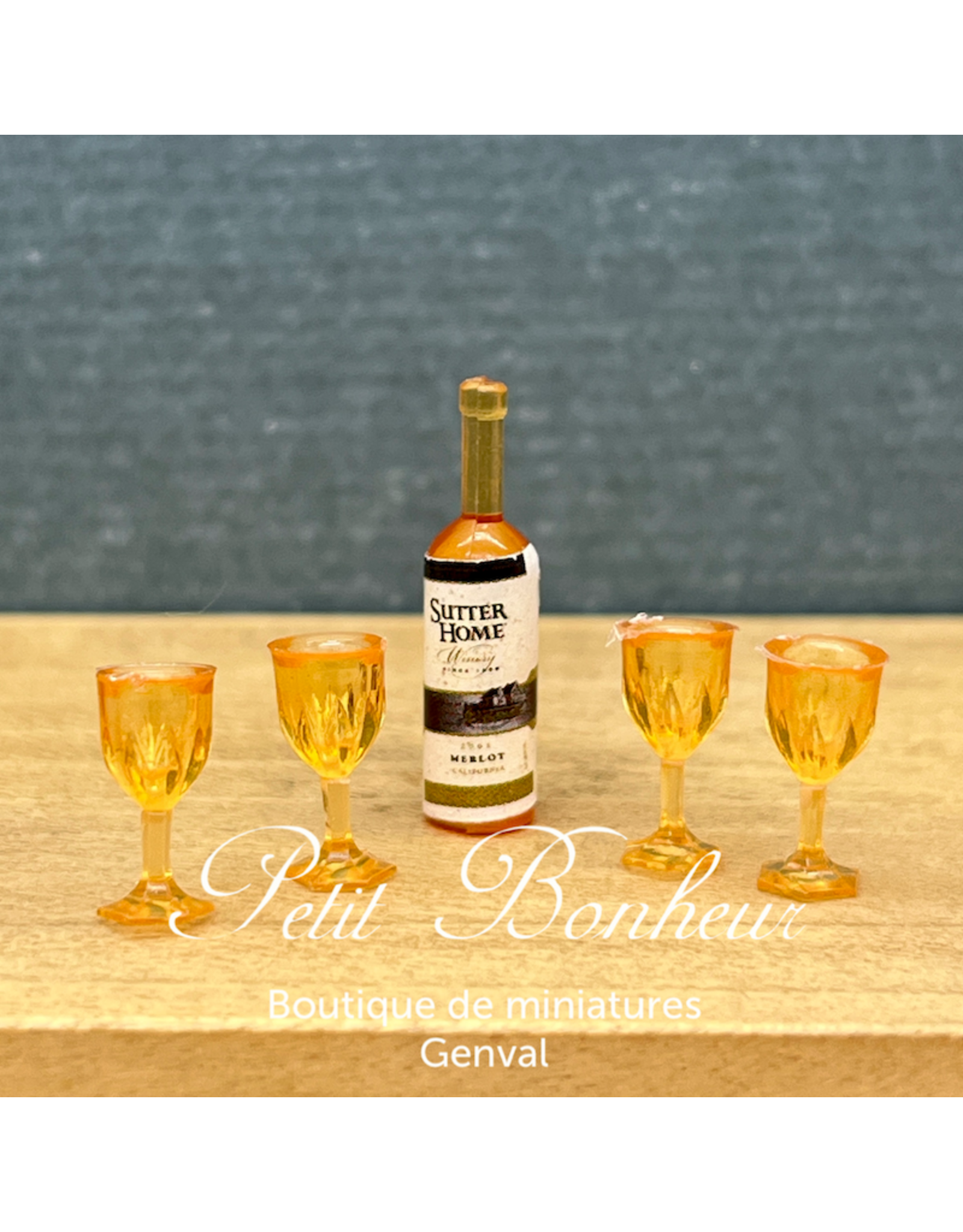 Bouteille de vin et 4 verres