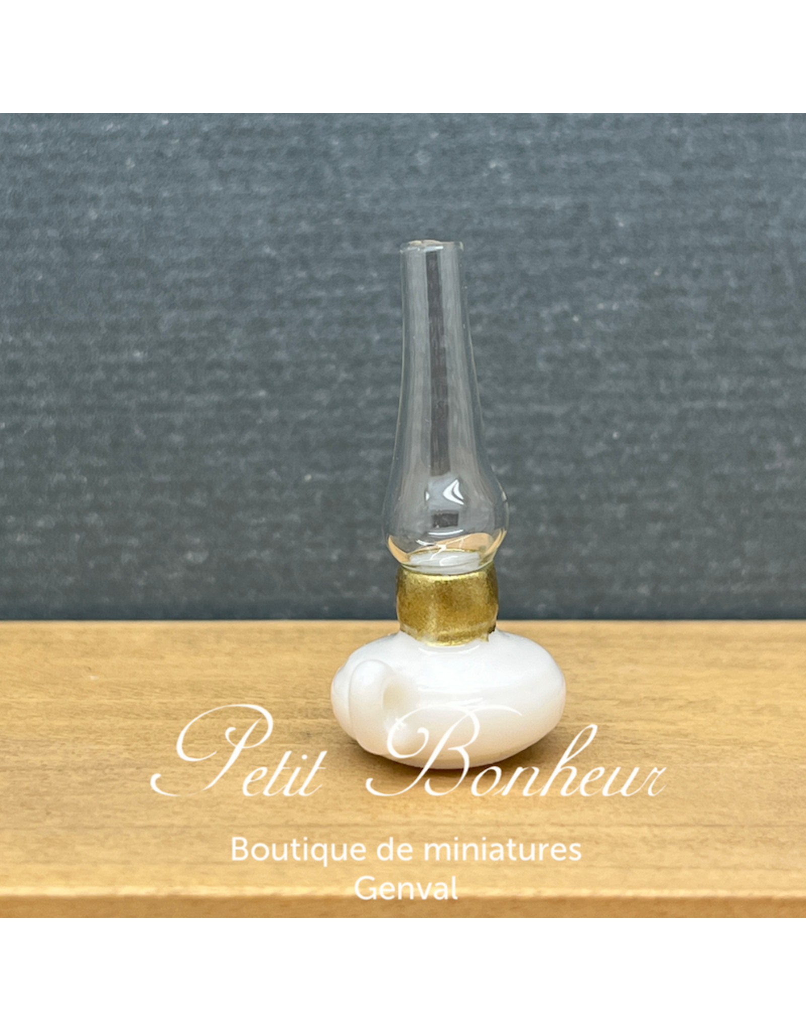 Lampe à huile blanche (non fonctionnelle)