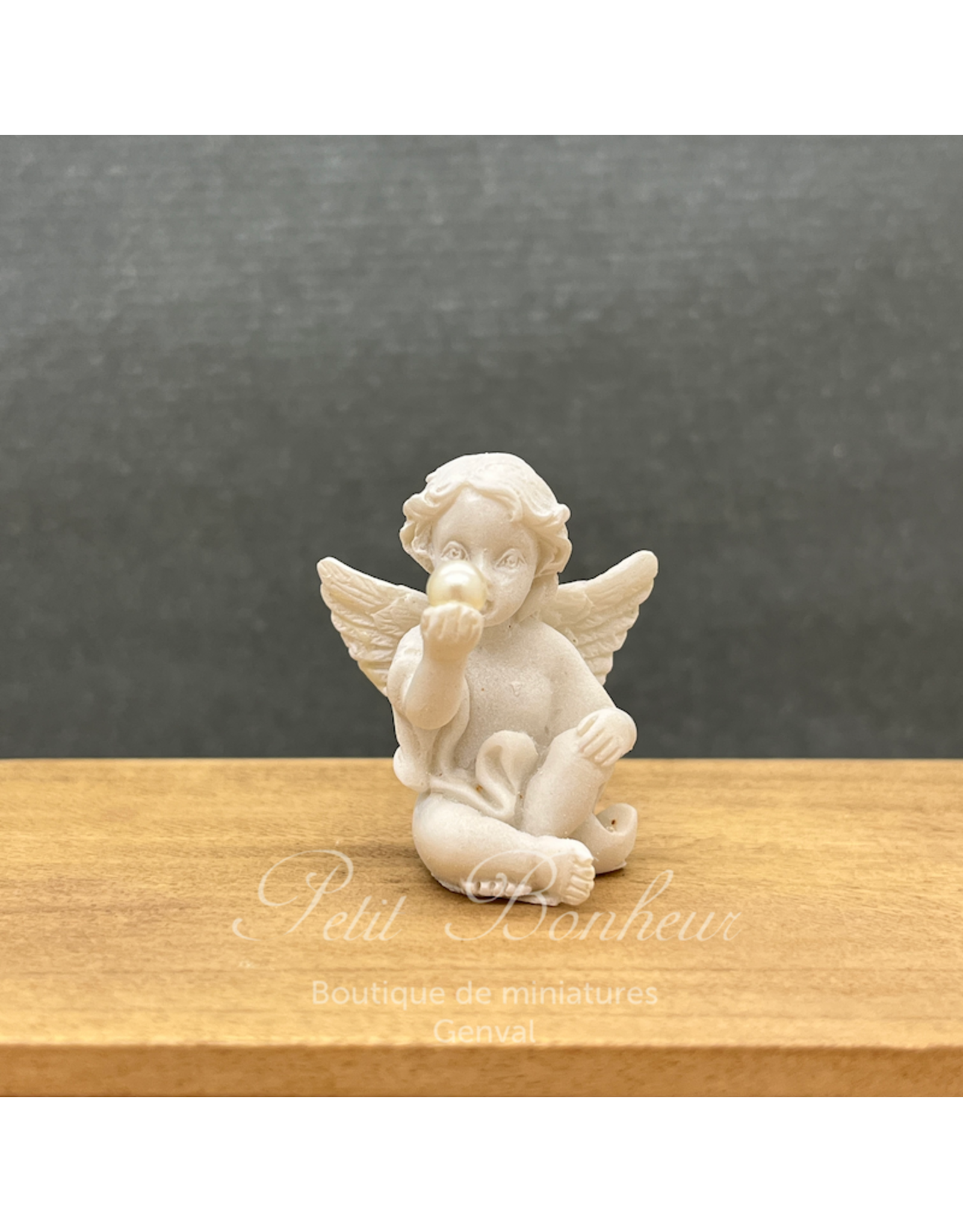 Ange avec perle