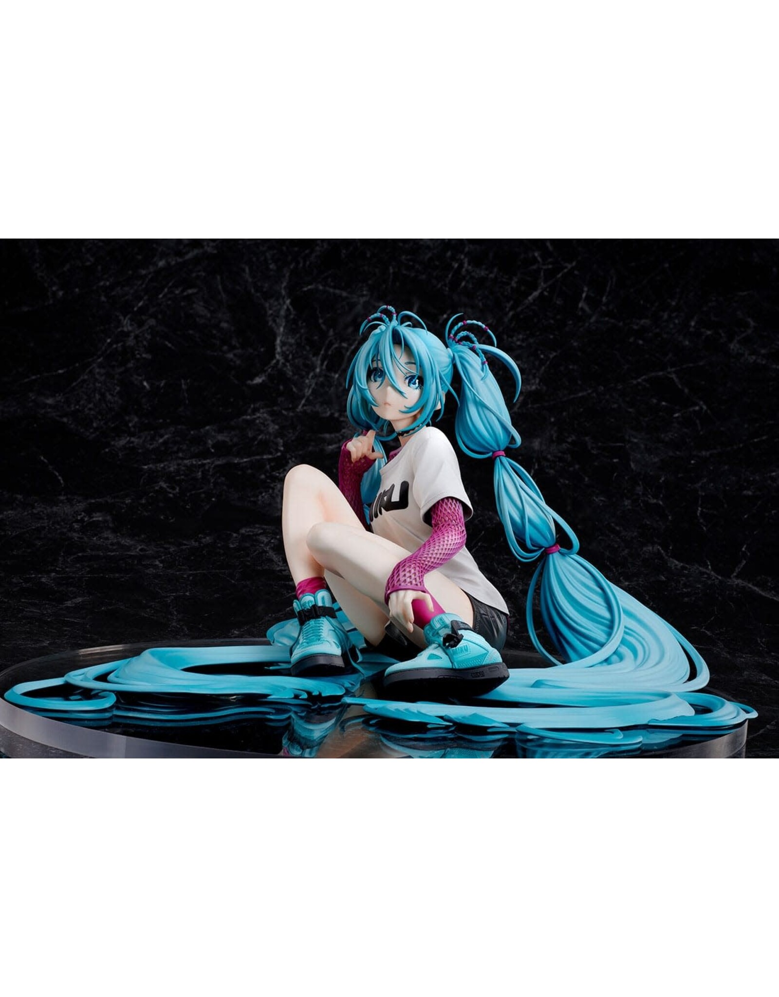 [PRE-ORDER] Hatsune Miku - Yoneyama Mai The Latest Street Style "Cute" - Limited Edition - 1/4 PVC Statue - 17 cm