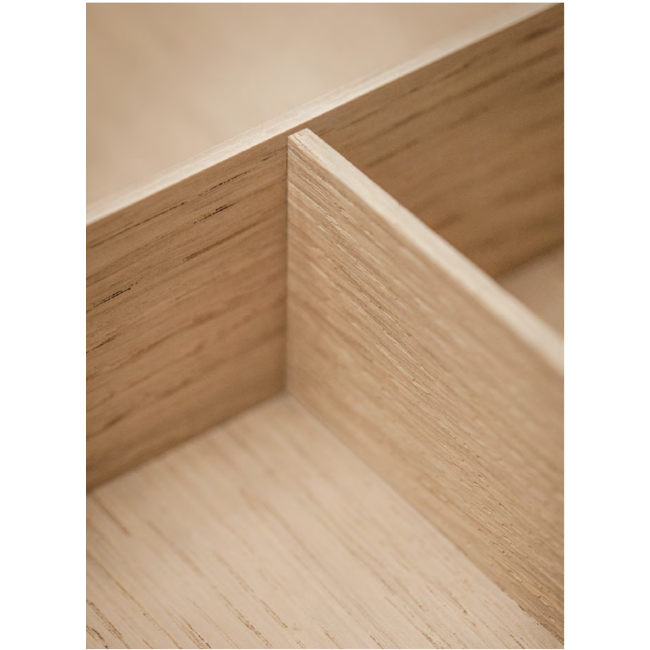 SieMatic Bestekinzetten in  hout, kleur blank eiken . Passend in keukens vanaf 2014.   let op: Breedtemaat is kastbreedte, dus  buitenmaat van de kast