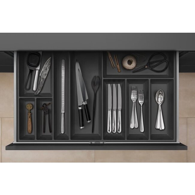 SieMatic Bestekinzet kunststof donkergrijs, uitsluitend passend in lades geleverd vanaf 2014. Voor leverbare maten zie productomschrijving (linksonder)  let op: Breedtemaat is kastbreedte, dus  buitenmaat van de kast