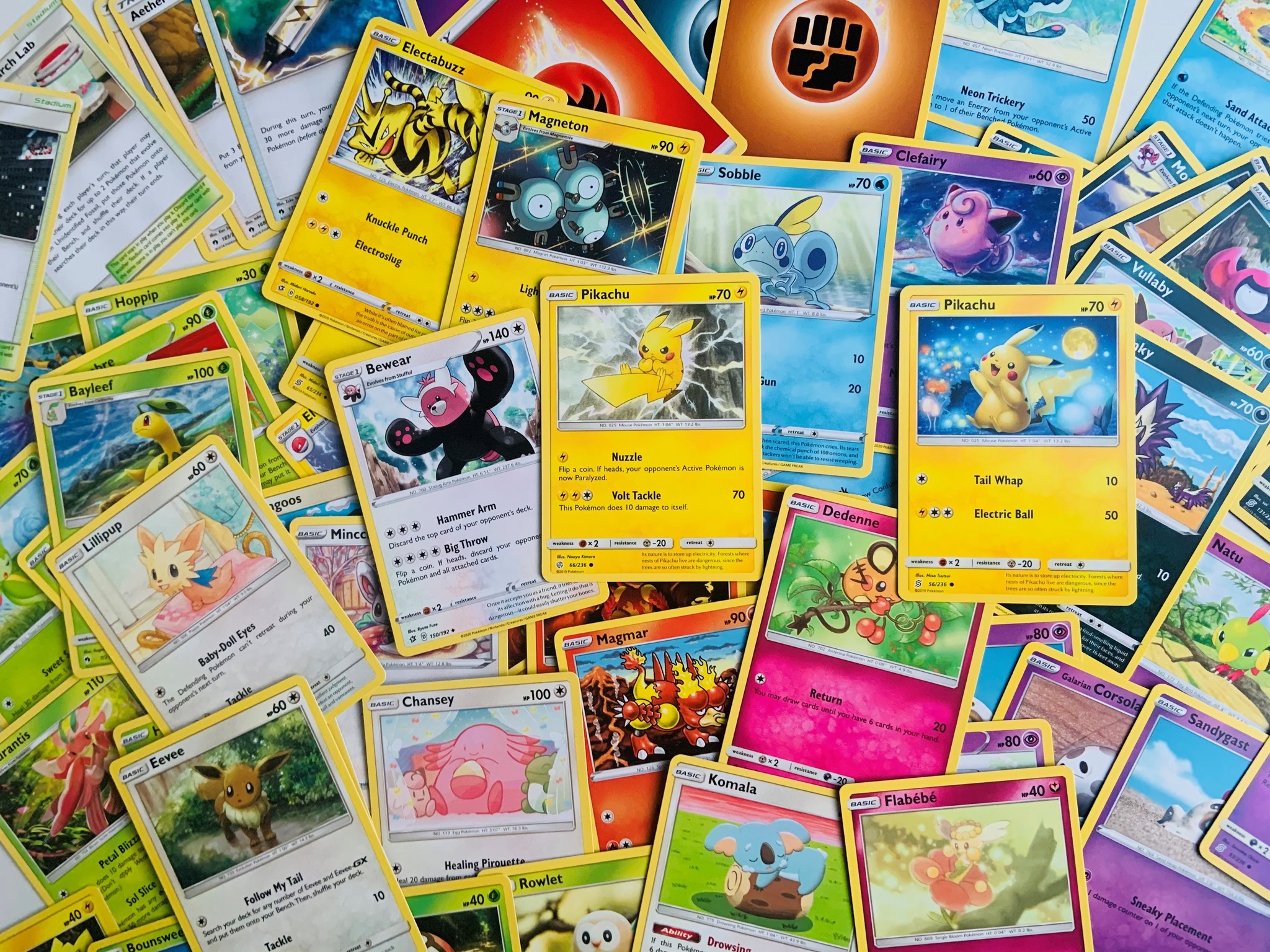 Pokemon TCG 100 Card Lot - Booster Packs & Holos - No Duplicates - Charizard, GX, VMAX