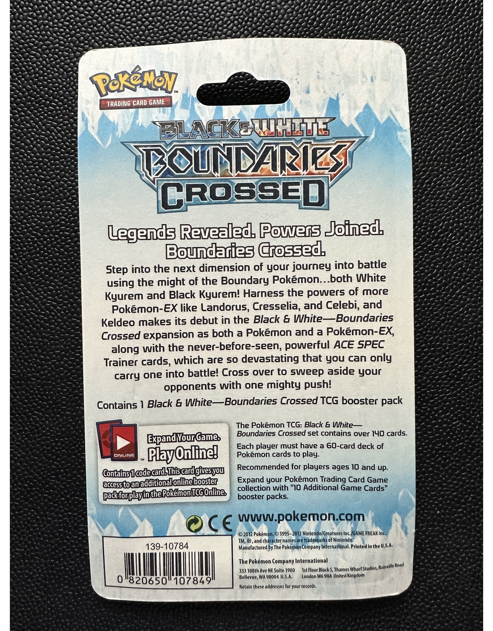 Black & White Boundaries Crossed Blister Pack White Kyurem