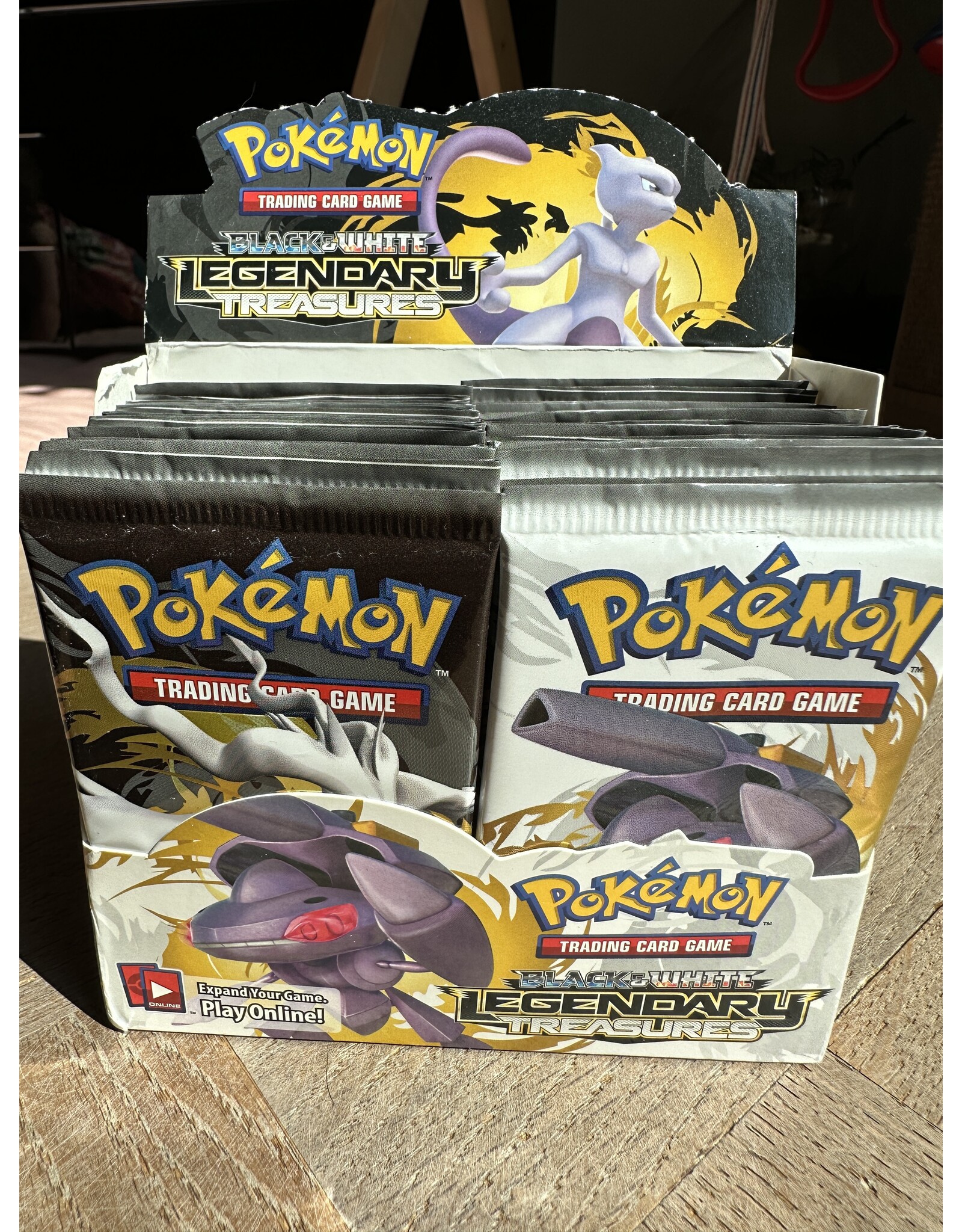 Black & White Legendary Treasures booster (1) BOXBREAK