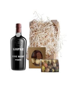 Kopke Paaspakket Fine Ruby Port 75CL met Luxe Paaschocolade en Bonbons