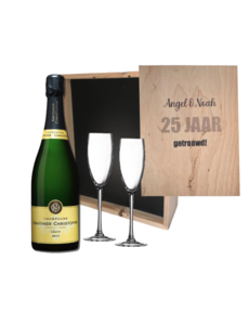  Gepersonaliseerde kist met Champagne en 2 glazen