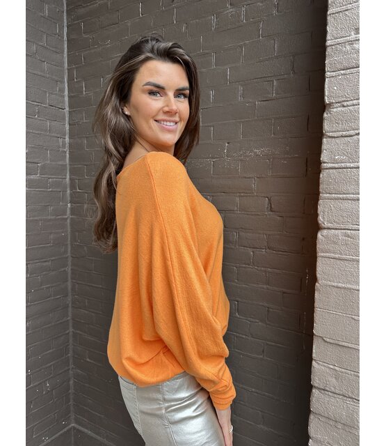 Trui Winanda oranje