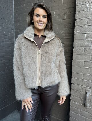 Jas Marije taupe