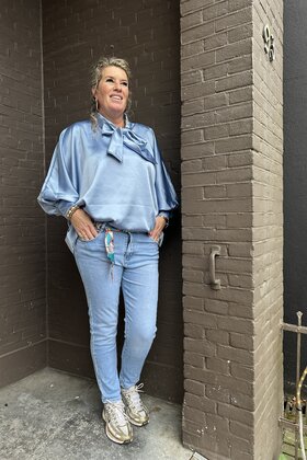 Jeans Mom + Sjaalriem Lichtblauw