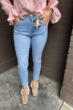 Jeans Mom + Sjaalriem Lichtblauw