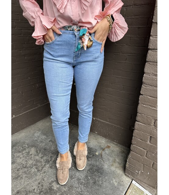 Jeans Mom + Sjaalriem Lichtblauw