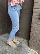 Jeans Mom + Sjaalriem Lichtblauw