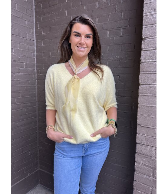 Top Laura geel