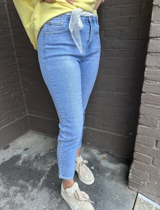 Jeans Mom Blauw + sjaalriem Kant