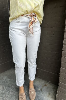 Jeans Mom + Sjaalriem Wit
