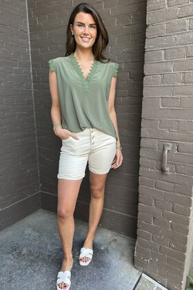 Short jeans beige