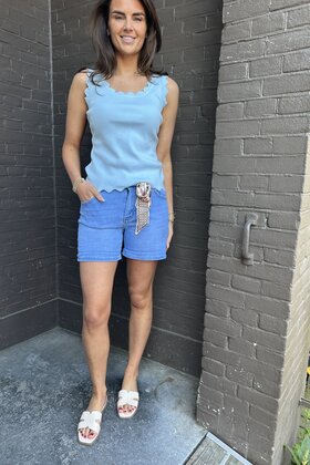 Short Mom Blauw