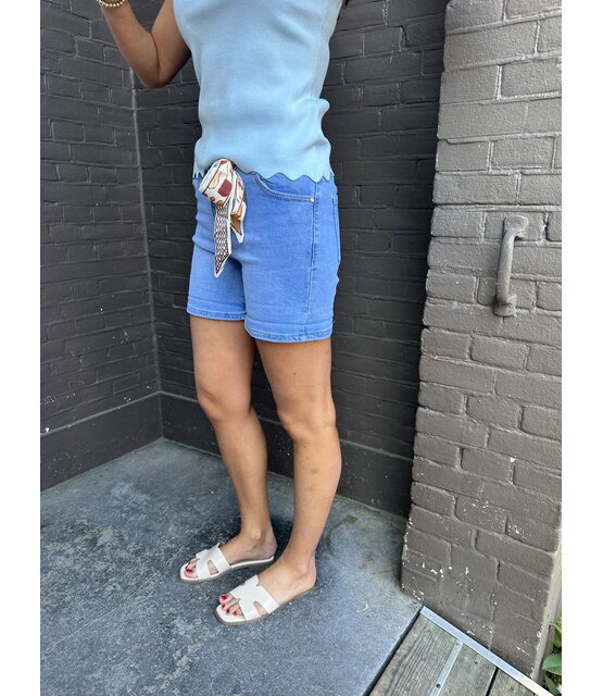 Short Mom Blauw