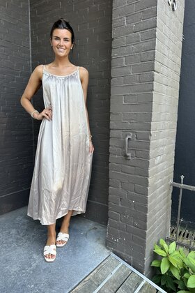 Jurk Stella schelp champagne