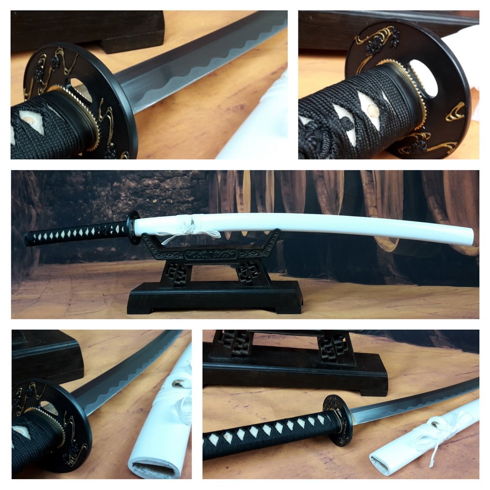 S katana samurai zwaard met witte saya