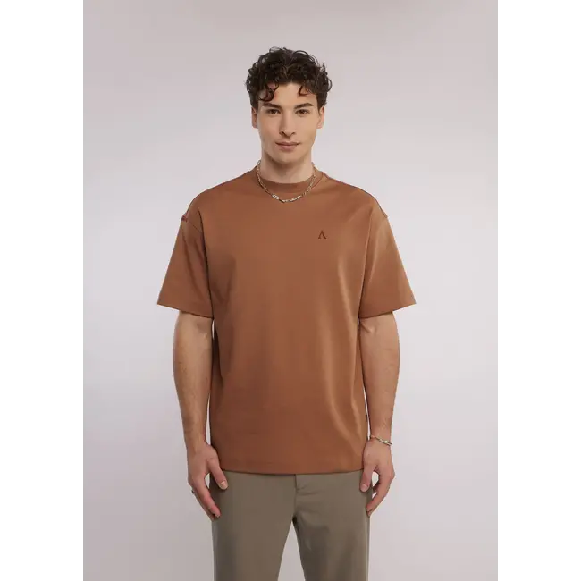 AEDEN MORPH TEE MOCCA MOUSSE