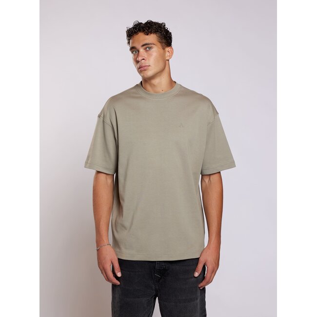 AEDEN MOURINO TEE VETIVER