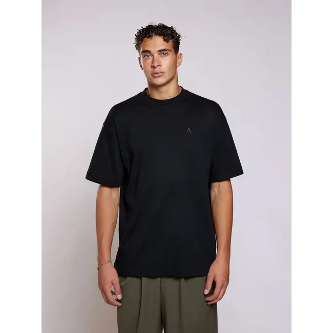 AEDEN VINCENT TEE BLACK