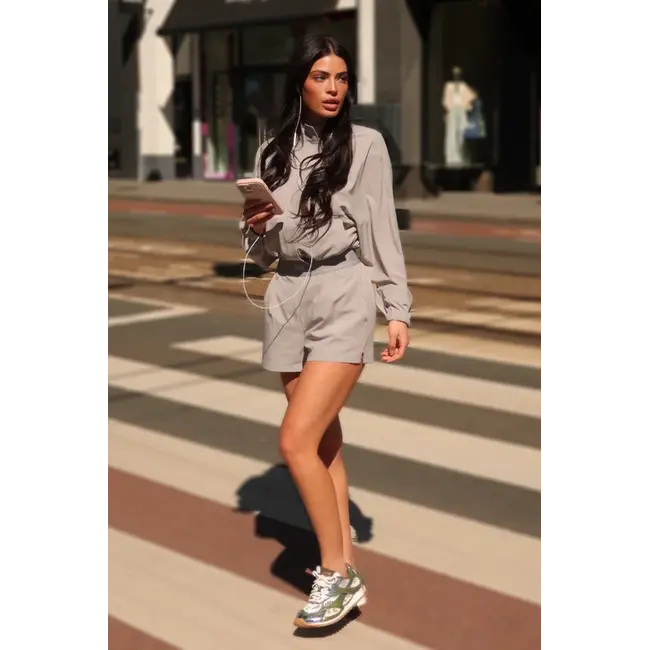 Unique the Label GIGI SHORT LIGHT GREY