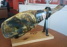 Spaanse  ham en worst Paleta Iberico pata negra